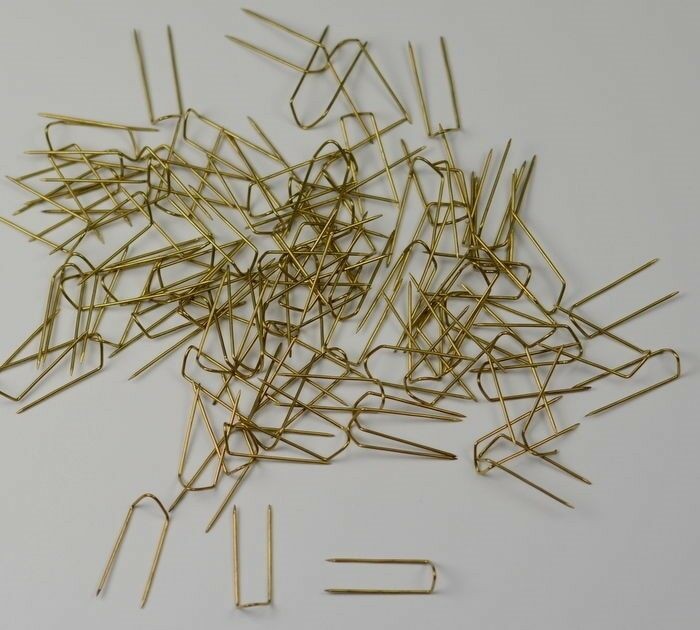 100x gold JEWELLERY DISPLAY FIXINGS PIN U-Pin U Pins UPin jewellers stall