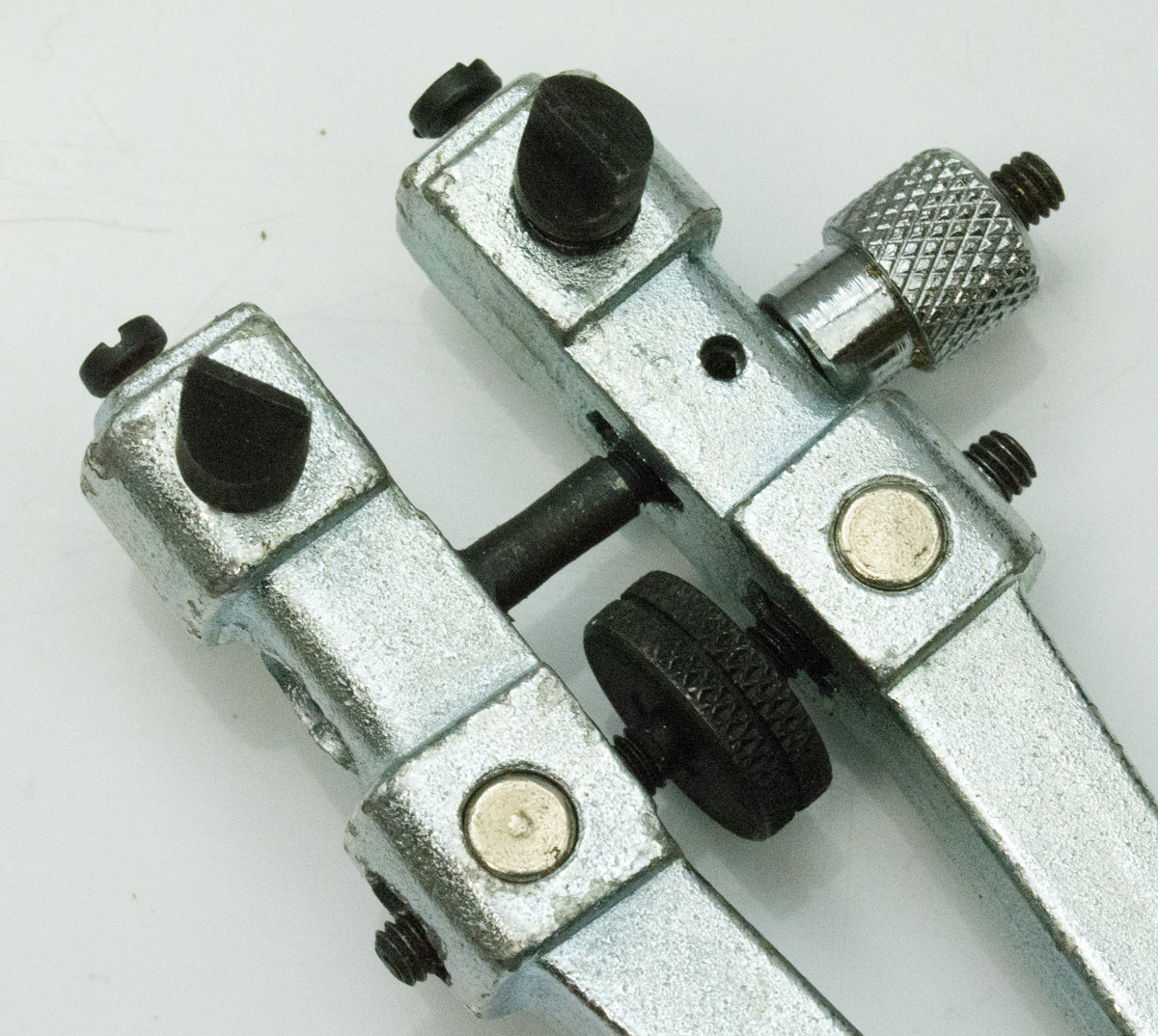 Watch back screw on case opener & closer battery cover remover repairs watches